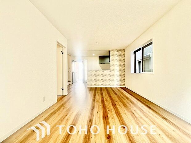 光が注がれる青い空から鮮やかに赤色にゆっくりと染まる。そんな優しい時間がここでは流れてゆく。