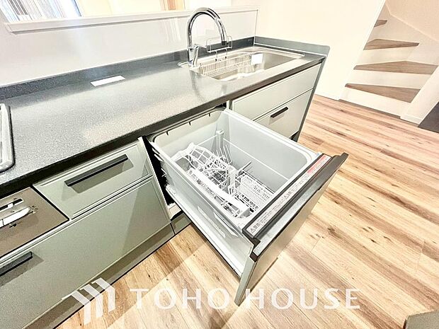 高温水や高圧水流を使う事で効率よく食器洗浄できます。殺菌効果も高いので哺乳瓶等を洗う際にも便利です。