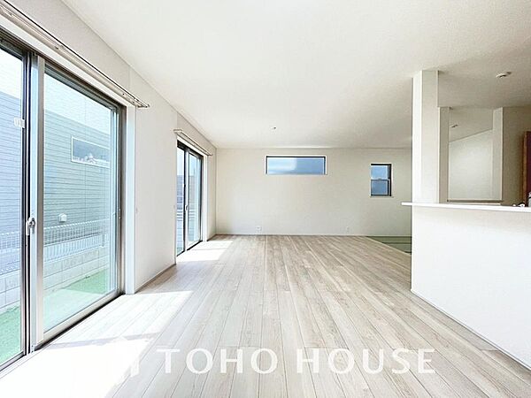 造りこんだ空間演出の妙が生み出す光と質のハーモニーはこの住宅のクオリティの良さを実感させてくれます。