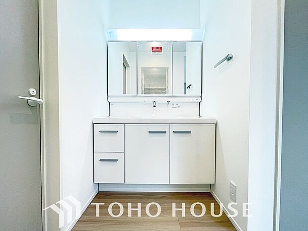 お家の中でも特にプライベートスペースとなる洗面所は、洗濯場所と浴室を同じ空間でまとめております。