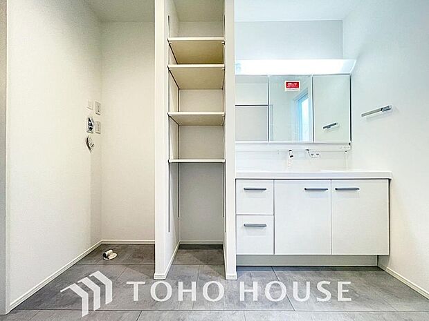 お家の中でも特にプライベートスペースとなる洗面所は、洗濯場所と浴室を同じ空間でまとめております。