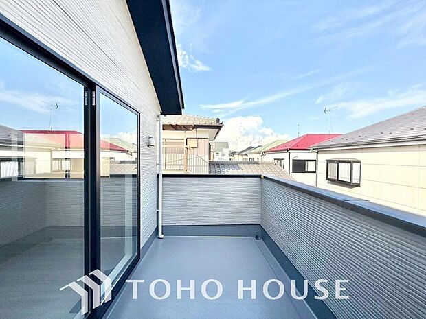 夜空の煌めきや、室内への通風や採光へ一役。ガーデニング等も充分に楽しめる広さを確保しております。