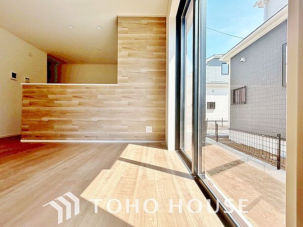 忙しい朝でも、しっかり家族が揃って食事をして頂けるゆとりある大きさのダイニングスペース。