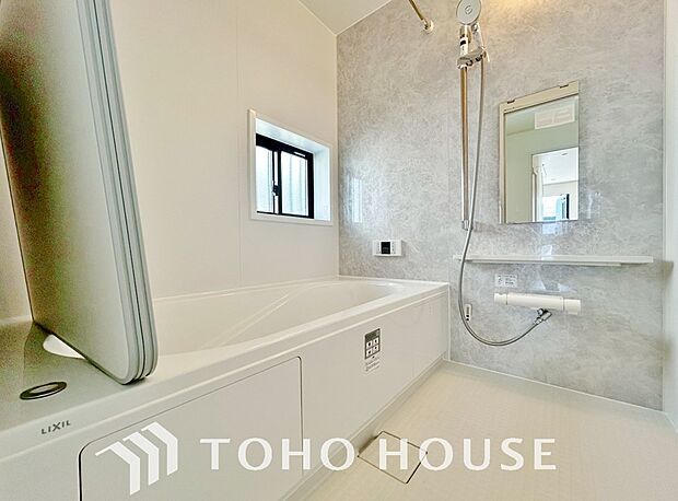 一日の疲れを癒すための心地よいバスタイムを演出する浴室はゆとりあるサイズを採用。