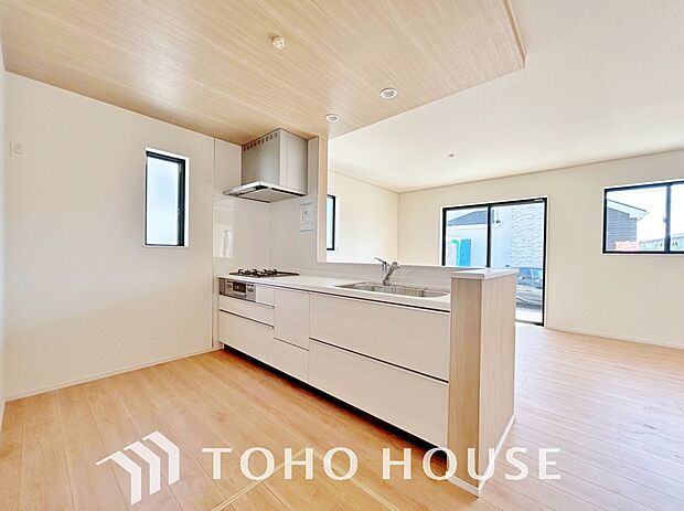 充実した収納スペースを搭載したシステムキッチンは、日々の家事がはかどります。