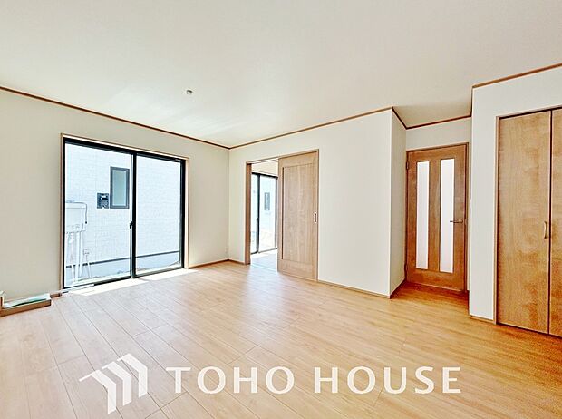 光と風があふれる開放的なリビングダイニングには自然と家族みんなが集まってきます。