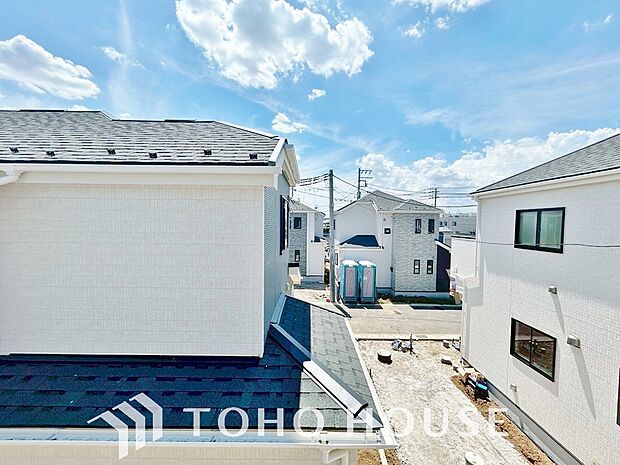 その豊かな眺望にふさわしい空間には、通風・採光にも優れ、心地よい光と風があふれています。