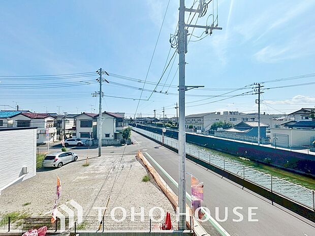 その豊かな眺望にふさわしい空間には、通風・採光にも優れ、心地よい光と風があふれています。