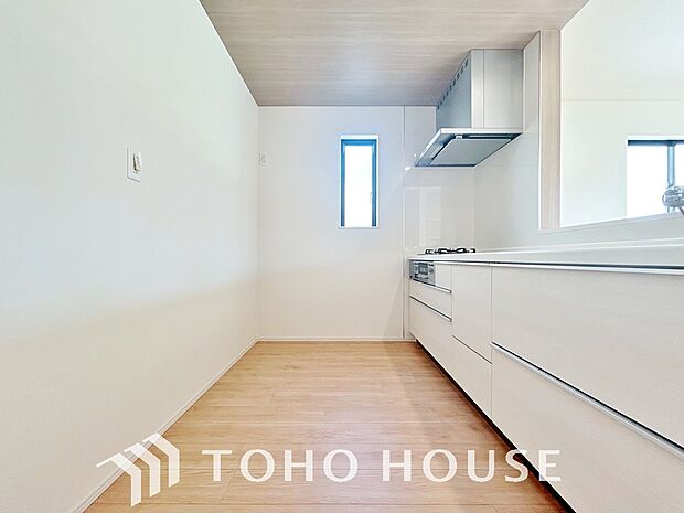 充実した収納スペースを搭載したシステムキッチンは、日々の家事がはかどります。