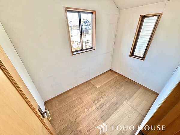 お子様の心と身体を見守る子供部屋として、小さな自立心を育むお部屋作りを見越してご覧下さい。