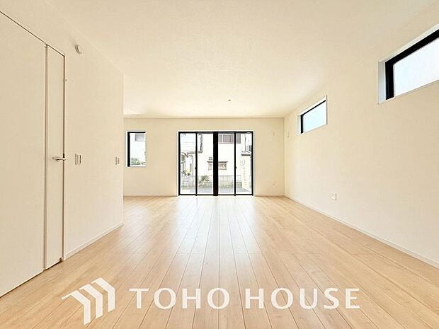 作り手の「気持ちの良いリビングでお過ごししていただきたい」という思いを感じさせます。