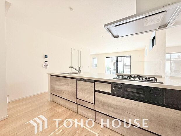 お料理の上手な方が、独壇場でお料理の腕を披露するスタイルに向いているキッチンです。