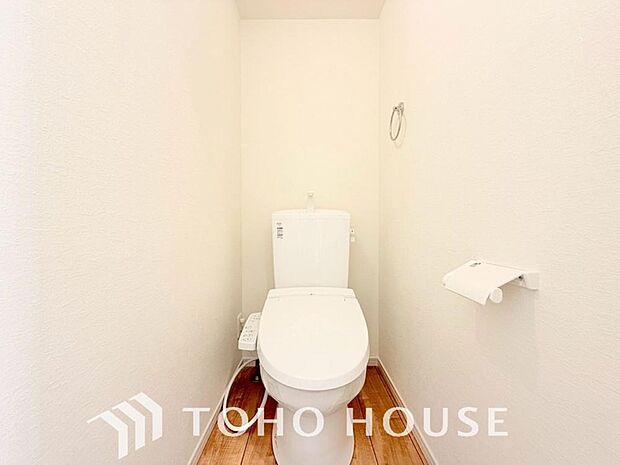 清潔な空間であって頂けますように、目に留まるだけではなく、汚れをふき取り易いフロアと壁紙をチョイス。