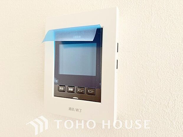 誰が来てもわかる様にモニター付きインターホンを設置。家事導線を考慮した個所に設置し、防犯性と利便性に優れ快適と安らぎを合わせた優しい設計。