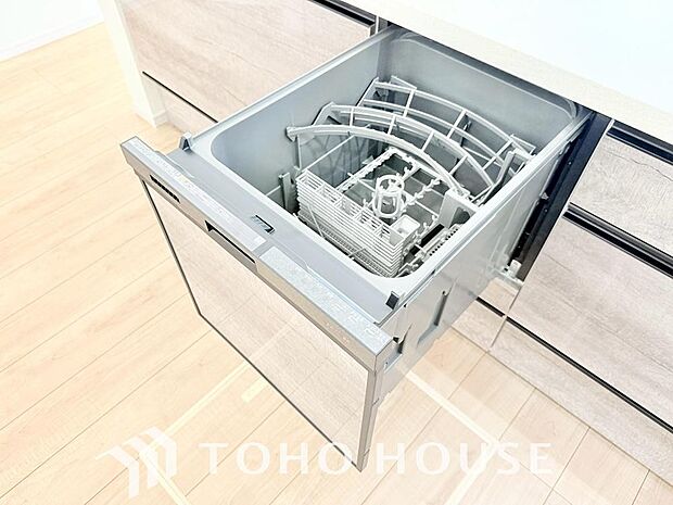 「ビルトインタイプ食器洗乾燥機」通常の手洗いでは使用出来ないほど高温のお湯や高圧水流を使うことにより汚れを効果的に落とすことができる。