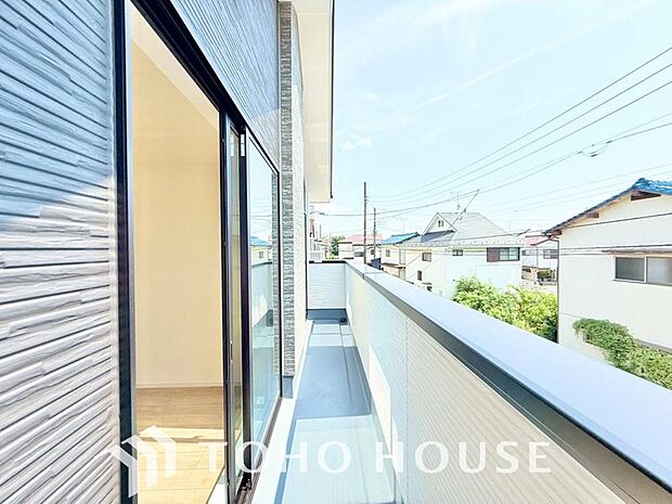 陽光に愛され、環境に恵まれ、家族に包まれた邸宅は、どんなに月日が経っても色褪せる事なく輝き続けます。