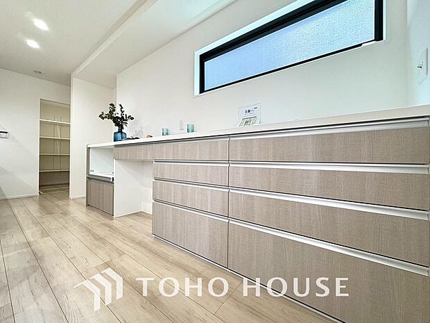 広々キッチンを採用。みんなで作った料理を召し上がりながらの会話は、どのような物になるのでしょうか。