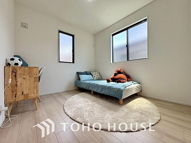 一日の疲れを癒やしてくれる主寝室。時を忘れて過ごす場所として過ごせるお部屋。