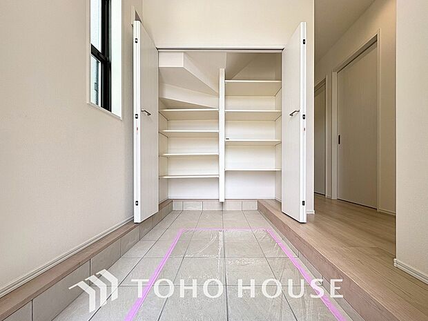 ダウンライトを使用しお洒落に演出。帰りたくなる家をテーマに設計。いつも「人」と「家」の間に・・・。