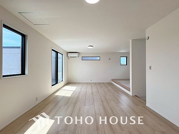 造りこんだ空間演出の妙が生み出す光と質のハーモニーはこの住宅のクオリティの良さを実感させてくれます。