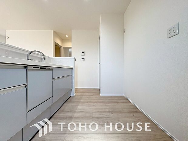 広々キッチンを採用。みんなで作った料理を召し上がりながらの会話は、どのような物になるのでしょうか。