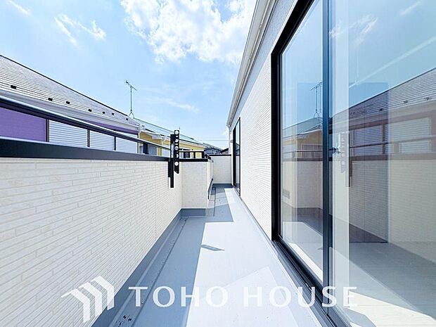 夜空の煌めきや、室内への通風や採光へ一役。ガーデニング等も充分に楽しめる広さを確保しております。