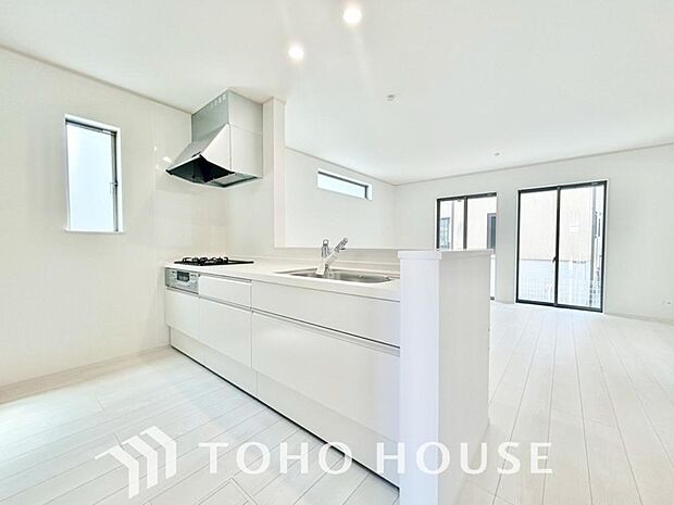 対面キッチンは、目線の先が空間の広がりのあるリビングやダイニングなので、開放感を感じられます。