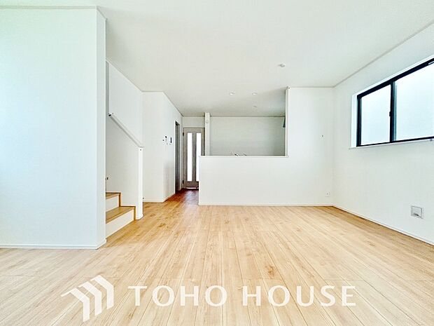 作り手の「気持ちの良いリビングでお過ごししていただきたい」という思いを感じさせます。