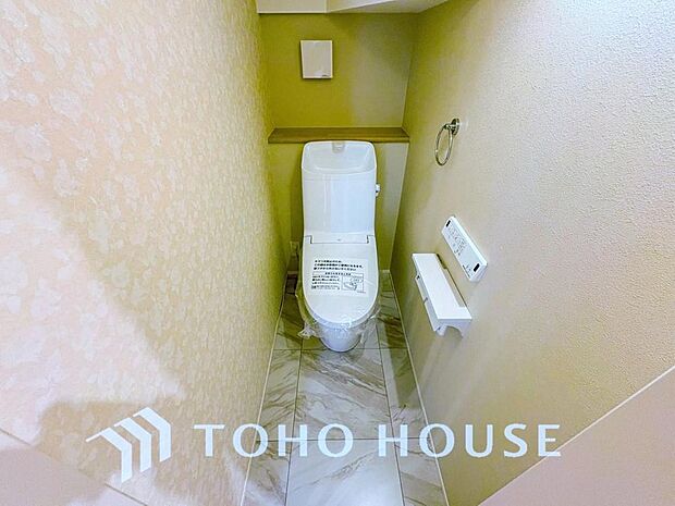 清潔な空間であって頂けますように、目に留まるだけではなく、汚れをふき取り易いフロアと壁紙をチョイス。