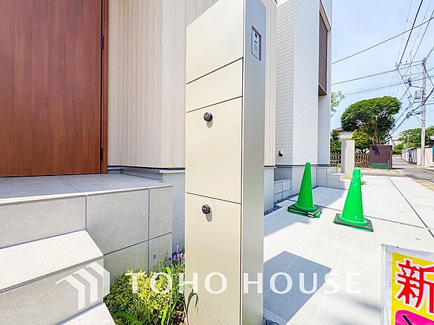 夫婦共働きで家にいる時間が短い、ネット注文の多い方には何かと便利な宅配ボックスを設置しております。