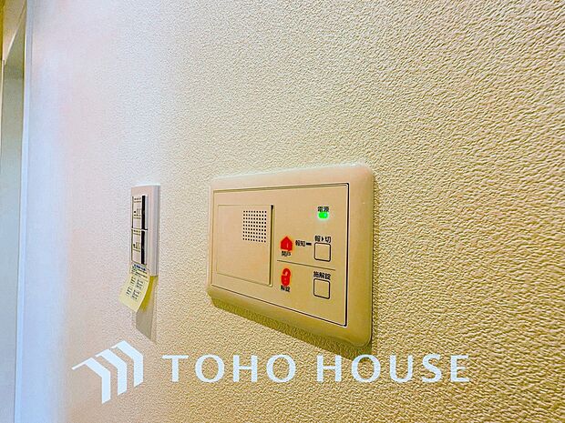 リビングから遠隔操作で玄関の解錠が可能なシステムキーを採用しております。