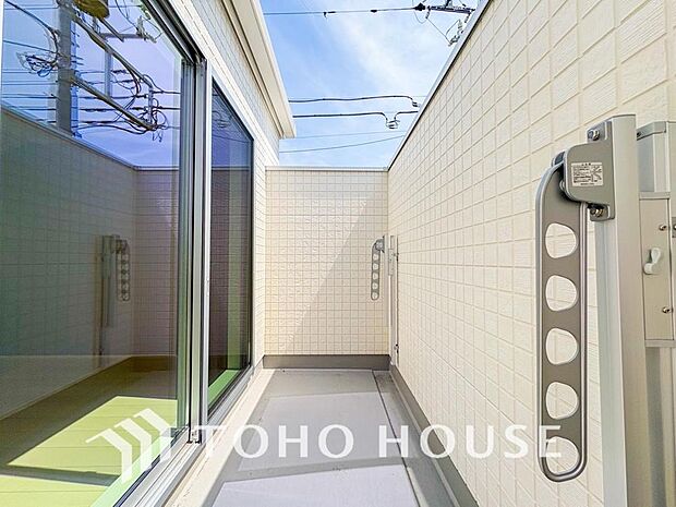 太陽に愛された邸は、陽当り、通風に優れた魅力的で快適さを追求した邸宅です。