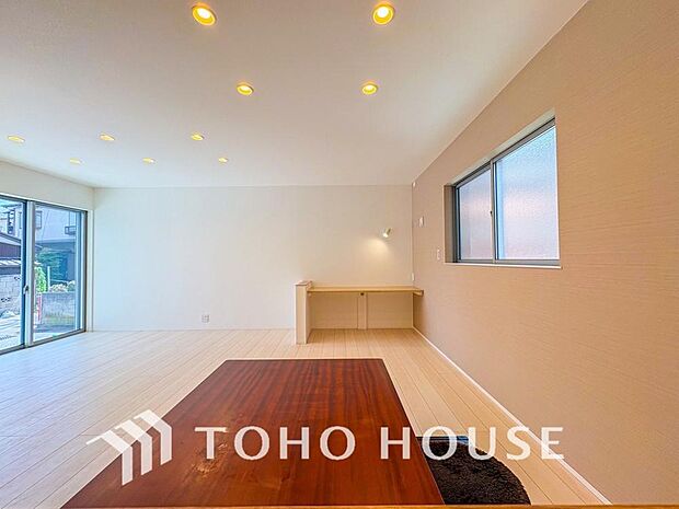 作り手の「気持ちの良いリビングでお過ごししていただきたい」という思いを感じさせます。