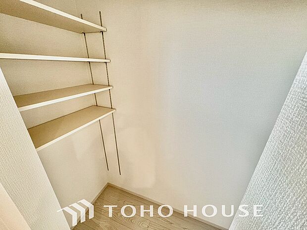 少しでも空いているスペースを収納にすることで、無駄のない空間を演出しております。