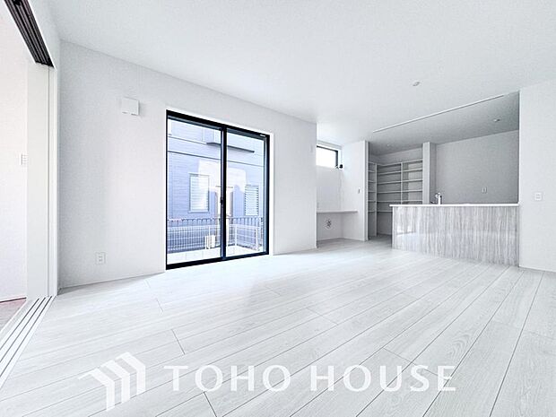 作り手の「気持ちの良いリビングでお過ごししていただきたい」という思いを感じさせます。