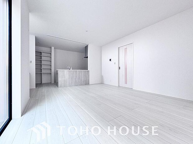 造りこんだ空間演出の妙が生み出す光と質のハーモニーはこの住宅のクオリティの良さを実感させてくれます。