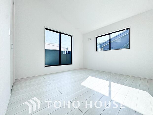 一日の疲れを癒やしてくれる主寝室。時を忘れて過ごす場所として過ごせるお部屋。