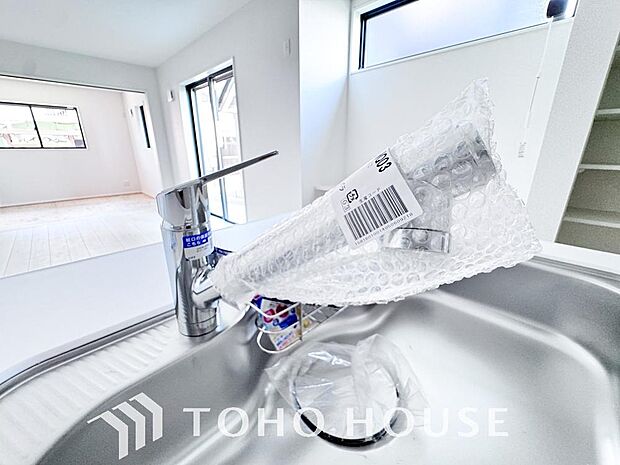 ワンタッチで浄水と原水を切り替えできる浄水器一体型水栓は水道水に含まれる有害物質を除去してくれます。