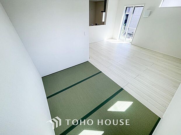 リビングの中にある癒しの和空間。家族団らんの場に和のテイストが自然にマッチ。