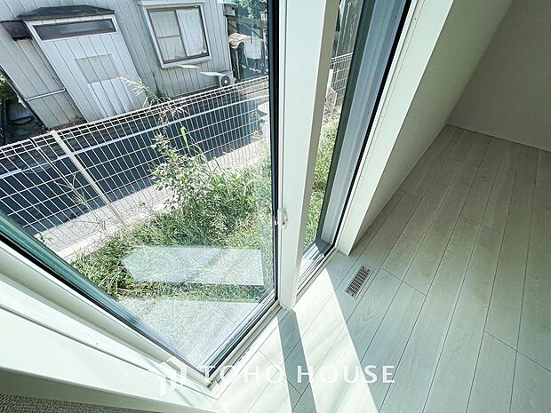 複層ガラスは結露を抑えたり、遮音にも効果を発揮します。