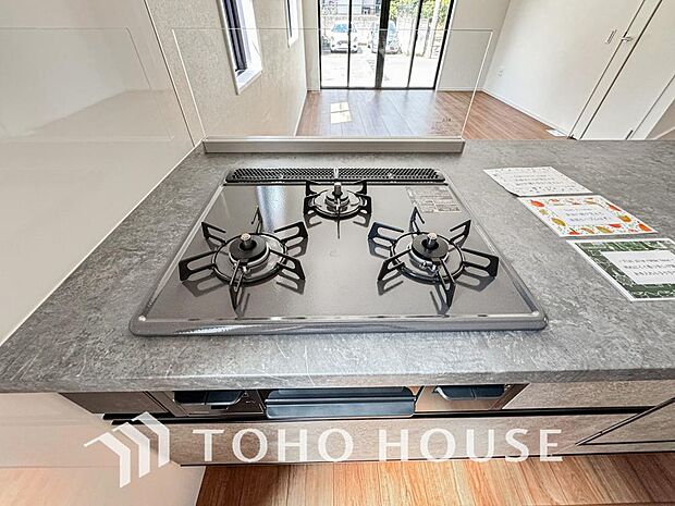 毎日料理をする、料理が好き、家族が多くて量を作る必要がある、等の方々にとっては必須の3口コンロ。