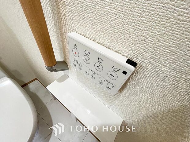 日本を訪れた外国の方で「使ってみて驚いた」と仰る方の多い、ウォシュレット。おしりを優しく洗ってくれるだけではなく、パワー脱臭機能なども備え、快適な空間を創出する機能もございます。