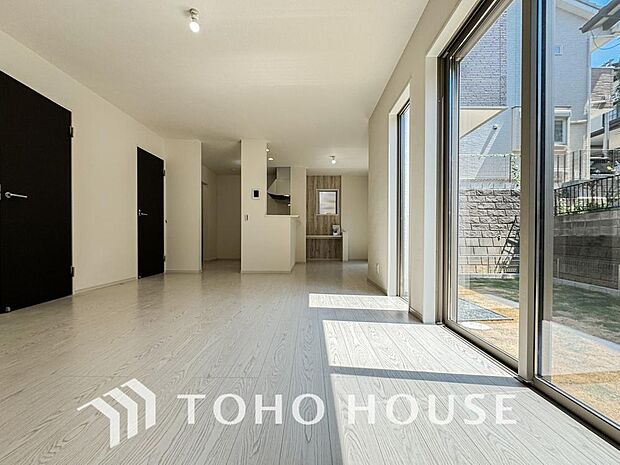 作り手の「気持ちの良いリビングでお過ごししていただきたい」という思いを感じさせます。