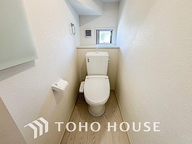 清潔な空間であって頂けますように、目に留まるだけではなく汚れをふき取り易いフロアと壁紙をチョイス。