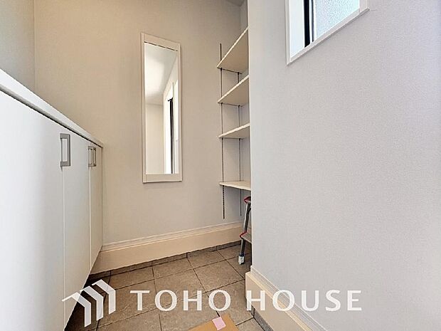 毎日みんなを見送り、そして迎え入れる場所だから。帰りたくなる家をテーマに設計した、自慢の玄関です。