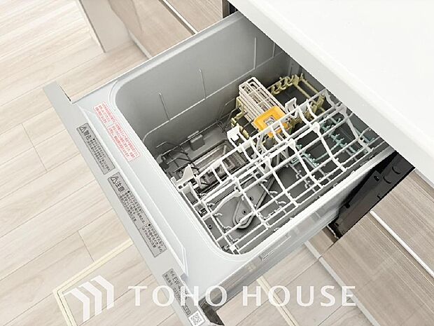 ビルトイン食洗機。高温のお湯や高圧水流を使うことにより汚れを効果的に落とすことができます。