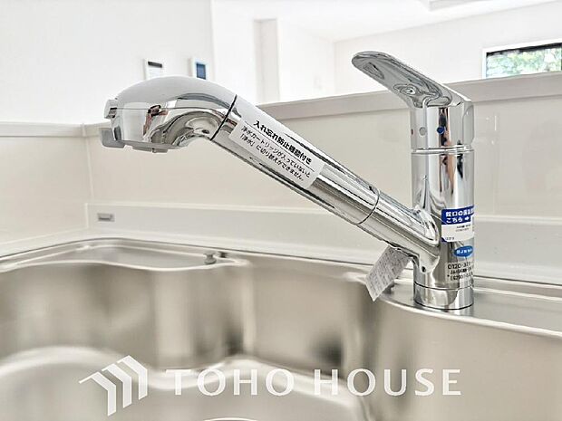 浄水器ボタンひとつで浄水と原水に切り替えられる浄水器一体型水栓を使用。