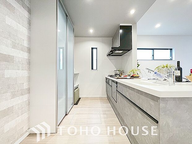 お料理の上手な方が、独壇場でお料理の腕を披露するスタイルに向いているキッチンです。