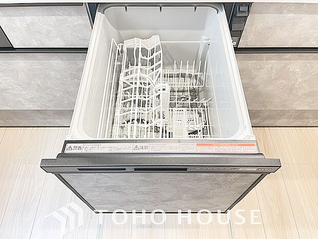 高温水や高圧水流を使う事で効率よく食器洗浄できます。殺菌効果も高いので哺乳瓶等を洗う際にも便利です。