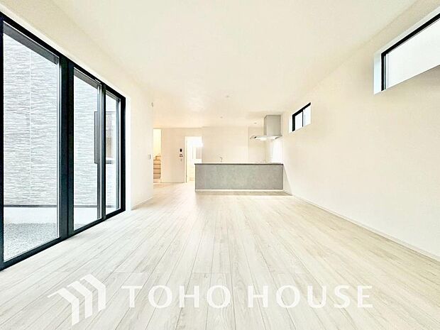 心温まるくつろぎを楽しめるリビングは、静かで落ち着いた癒しの空間となり、家族とゆったり過ごせます。